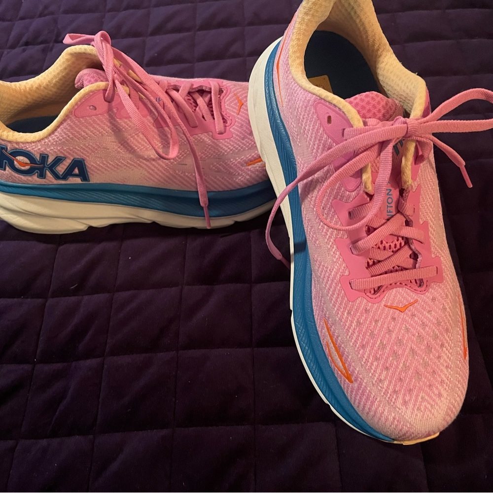 Hokas! EUC Women’s Size 8